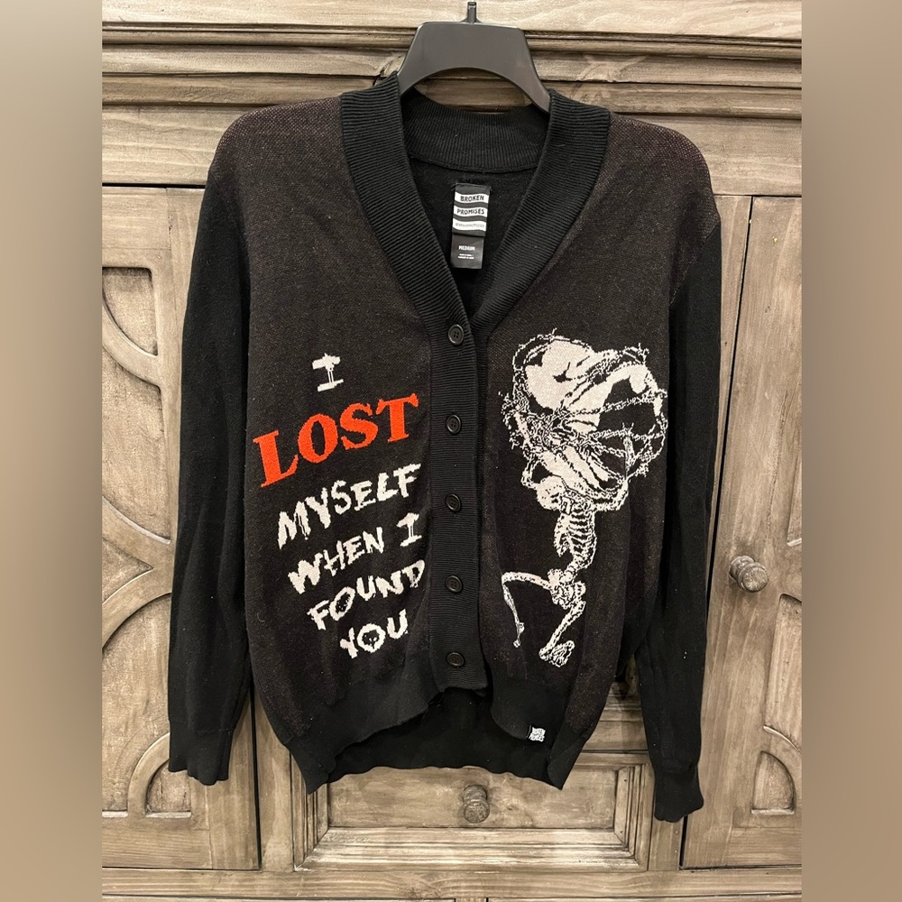 EUC Women’s BROKEN PROMISES Black “I Lost Myself When I Found You” Sweater (M)